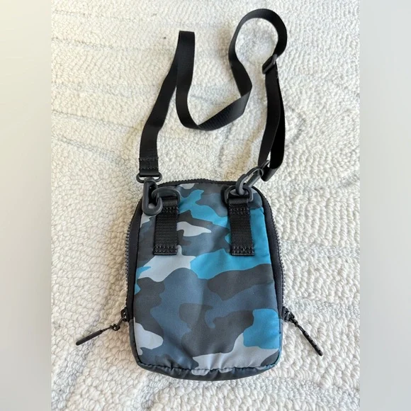 lululemon athletica Camo Belt Bag - Black and Pink - Picture 2 of 3